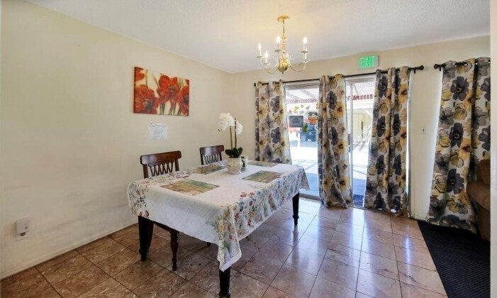 More Photos Of Euclid & Katella Ave, Anaheim Assisted Living For Sale