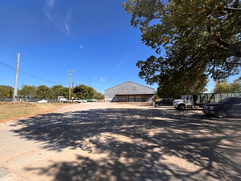 More Photos Of 3516 Tarrant Main St, Fort Worth Warehouse For Sale