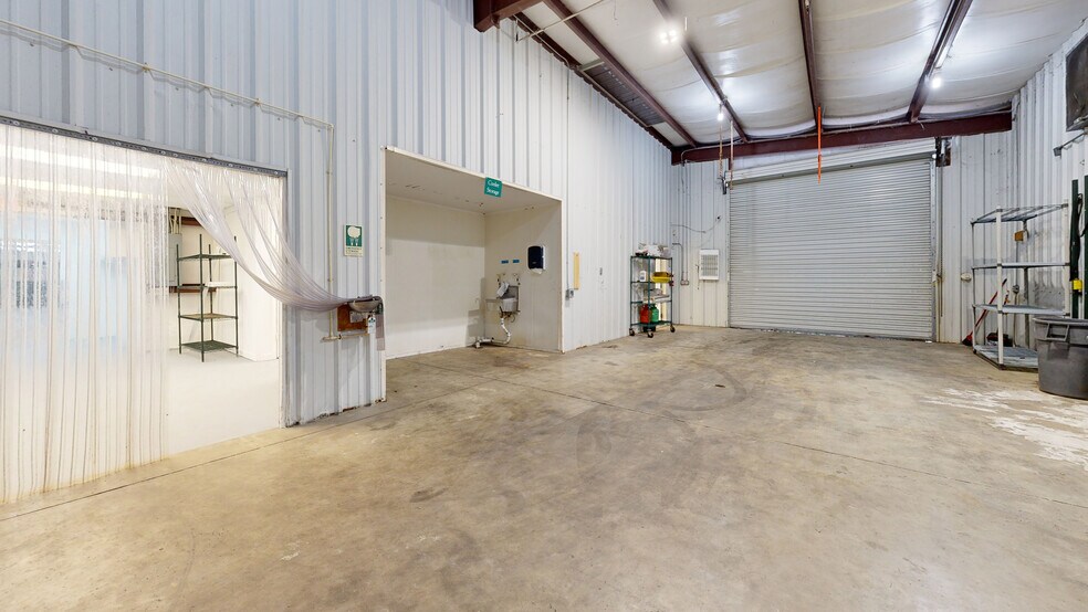 More Photos Of 174 NW 9th ave, Mulberry Distribution For Sale