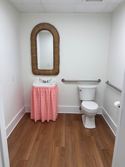 More Photos Of 1952 Long Grove Dr, Mount Pleasant Storefront Retail Office For Lease