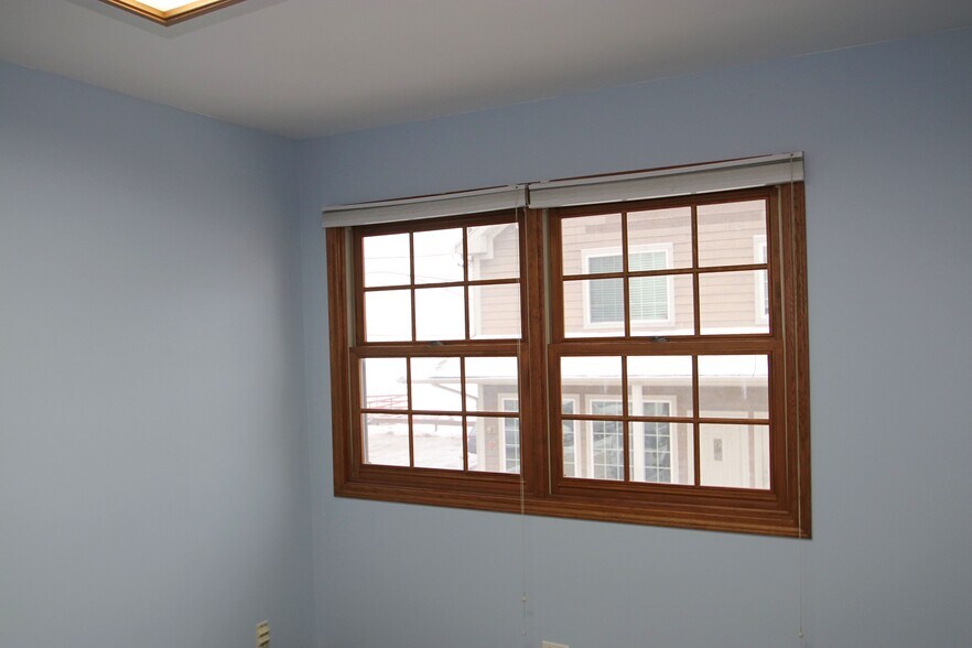 More Photos Of 34 W Grand Ave, Fox Lake Loft Creative Space For Lease