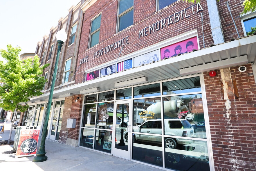 More Photos Of 700-702 Franklin Ave, Waco Storefront Retail Residential For Lease
