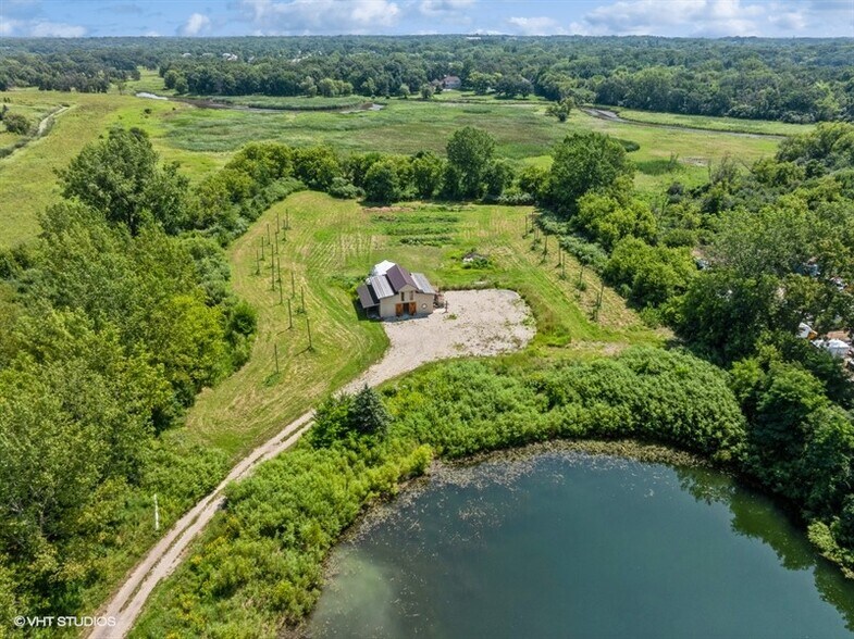 More Photos Of 22221 N Pepper Rd, Lake Barrington General Retail For Sale