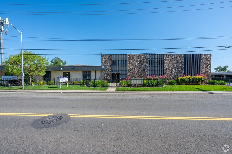 More Photos Of 3325-3327 Longview Dr, Sacramento Coworking Space