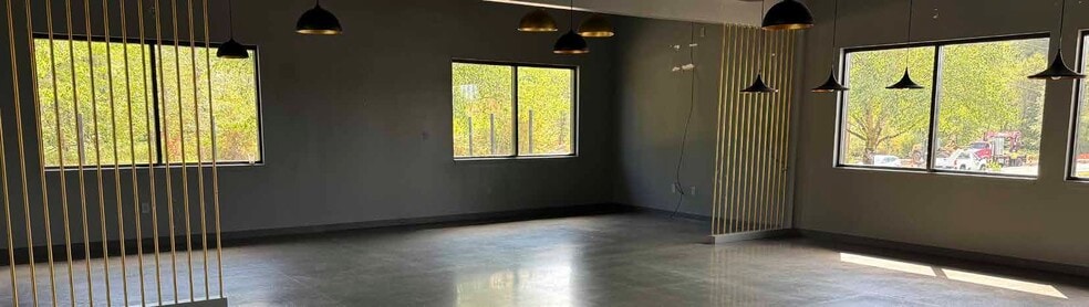 More Photos Of 31329 3rd Ave, Black Diamond Freestanding For Lease