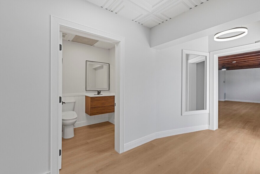 More Photos Of 407 SE Ocean Blvd, Stuart Storefront Retail Office For Lease