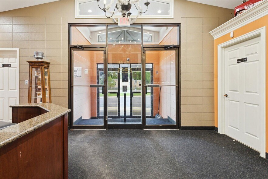 More Photos Of 3705 Ann Arbor Rd, Jackson Restaurant For Sale