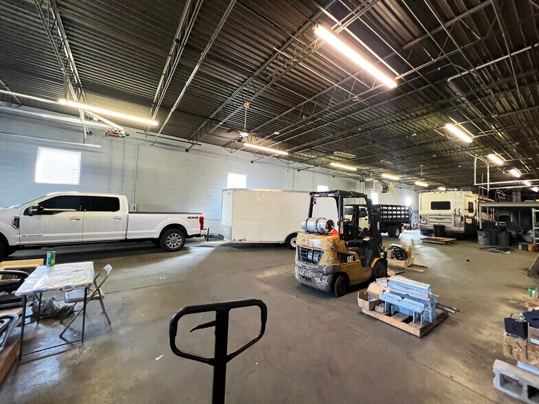 More Photos Of 135-139 Joey Dr, Elk Grove Village Warehouse For Sale