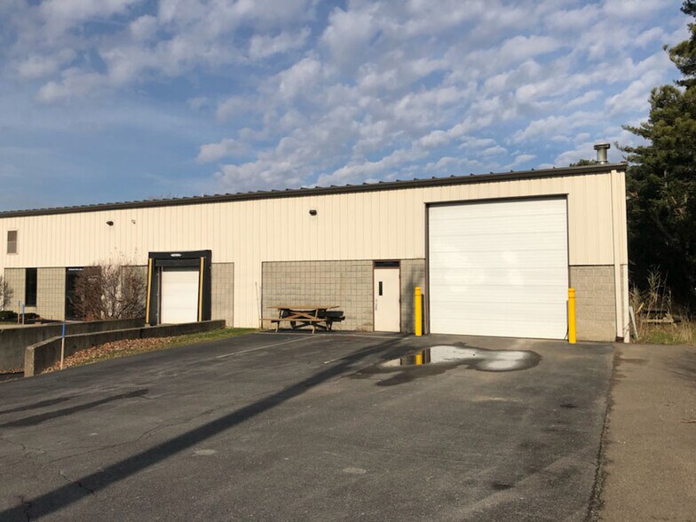 More Photos Of 19 Ransier Dr, West Seneca Light Distribution For Lease