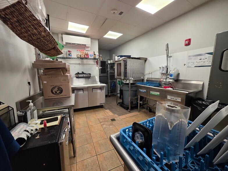 More Photos Of 56 Franklin St, Worcester Apartments For Lease