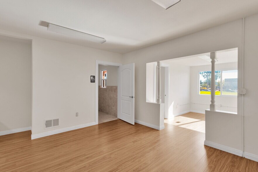 More Photos Of 943 W Holt Blvd, Ontario General Retail For Sale
