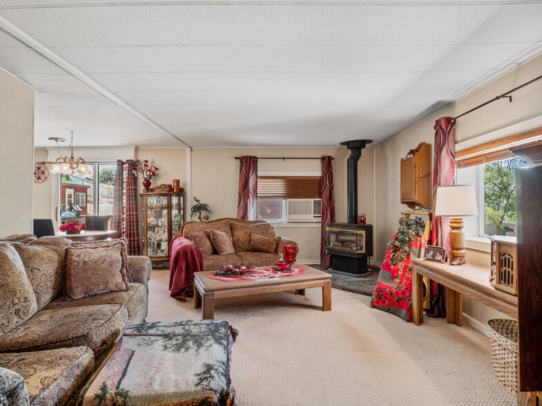 More Photos Of 106705 US Highway 395, Coleville Hotel For Sale