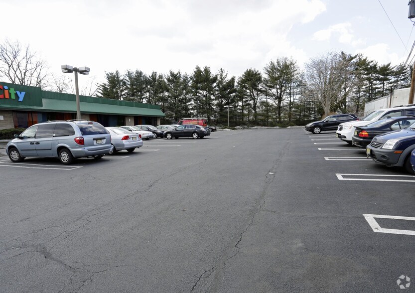 More Photos Of 669 Rt-17, Paramus General Retail For Sale