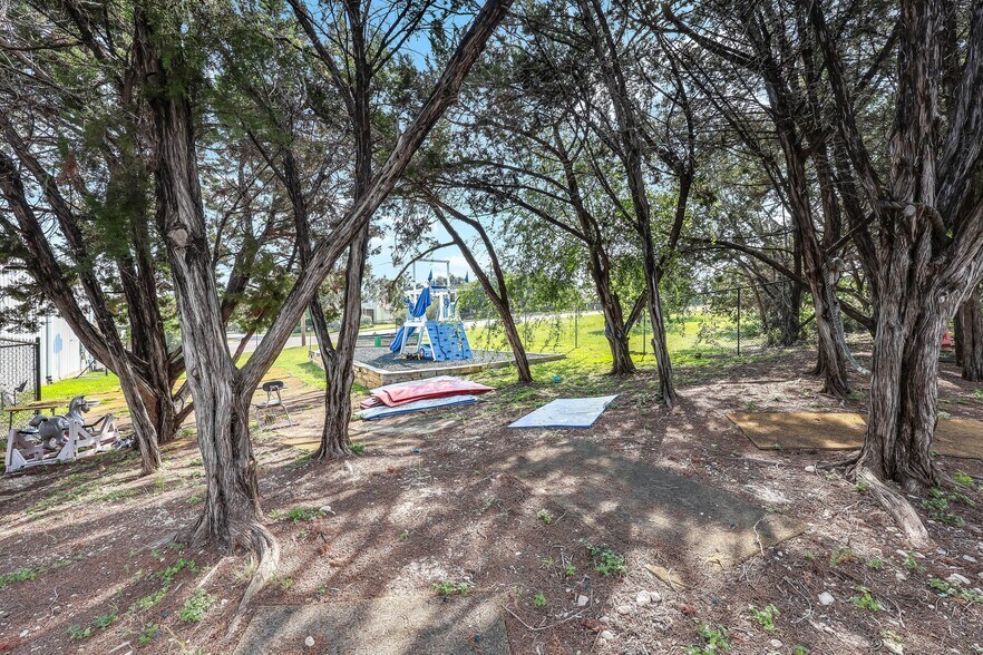 More Photos Of 20615 Dawn Dr, Lago Vista Freestanding For Sale