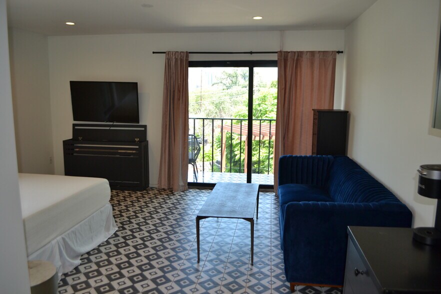 More Photos Of 201 Academy Dr, Austin Apartments For Sale