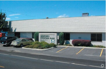 More Photos Of 200-202 E 37th St, Garden City Light Manufacturing For Lease