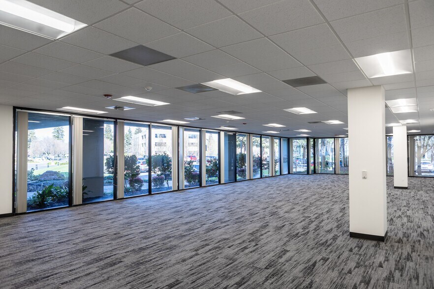 More Photos Of 2535 Capitol Oaks Dr, Sacramento Office For Lease