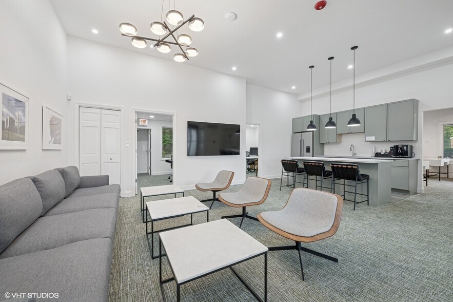 More Photos Of 915 N Milwaukee Ave, Libertyville Office For Lease