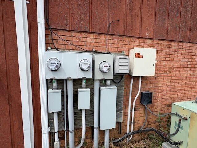 More Photos Of 127 S Stewart St, Bremen Office For Sale