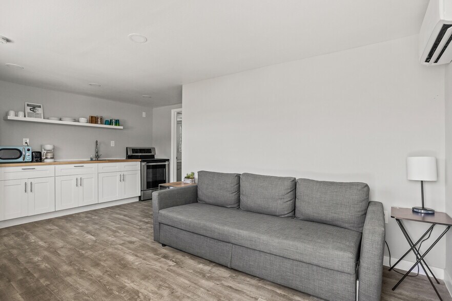More Photos Of 8820 Rocky Creek Dr, Tampa Apartments For Sale