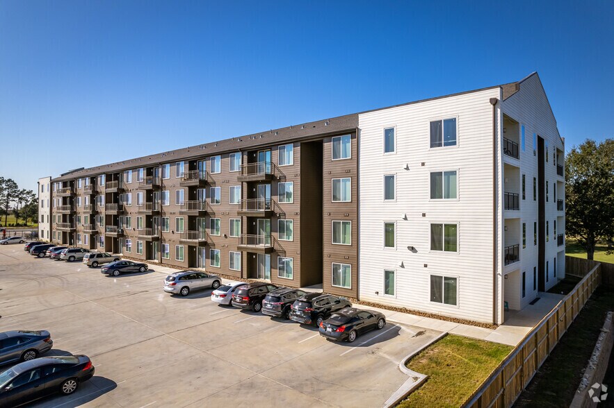 More Photos Of 1100 Us-90 Hwy W, Sealy Apartments For Sale