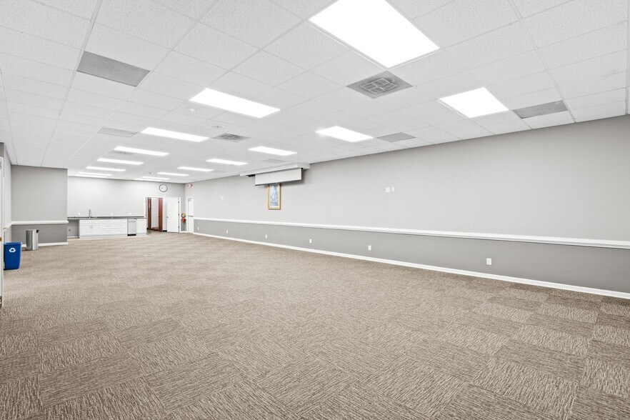 More Photos Of 1016 Everee Inn Rd, Griffin Business Park For Sale