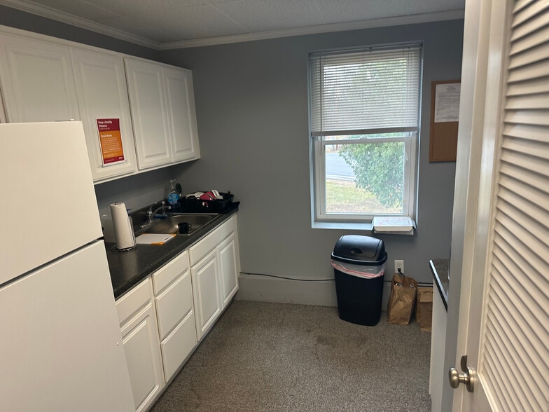 More Photos Of 1004 Princetown Rd, Schenectady Office For Lease