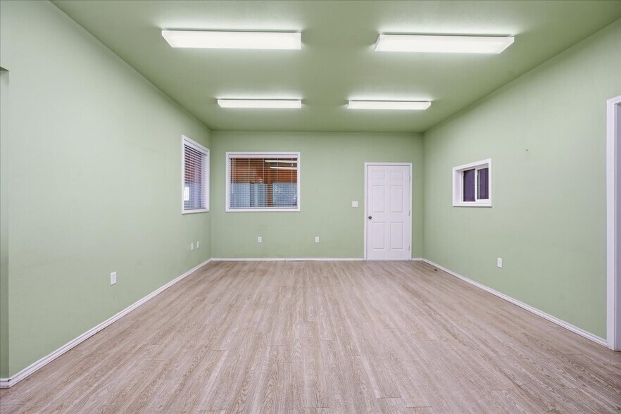 More Photos Of 3118 E Slaton Hwy, Lubbock Showroom For Sale