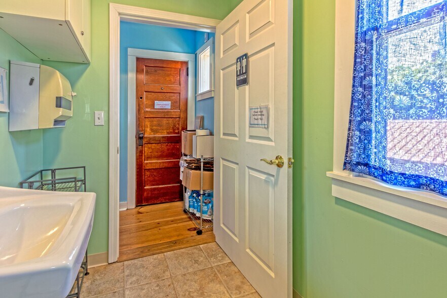 More Photos Of 35 Nehantic Dr, Niantic Storefront Retail Residential For Sale