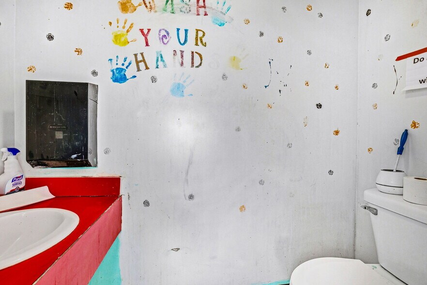 More Photos Of 925 Hendricks Dr, Lebanon Daycare Center For Sale