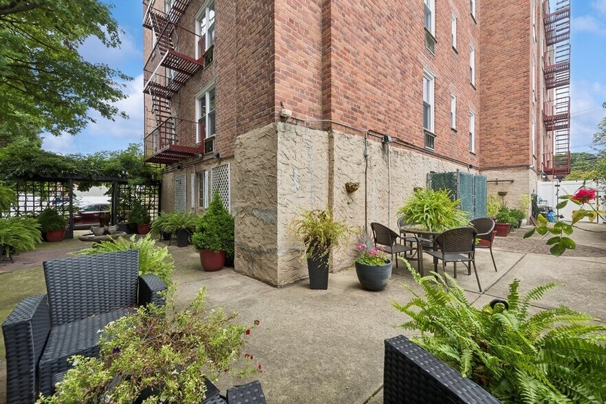 More Photos Of 504 Merrick Rd, Lynbrook Apartments For Sale