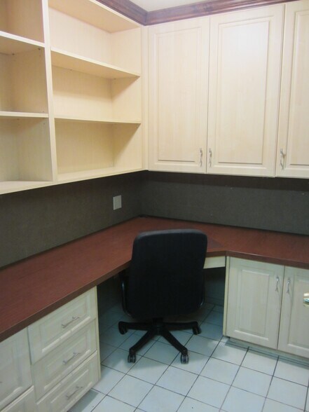 More Photos Of 1282 Newbury, Thousand Oaks Specialty For Lease