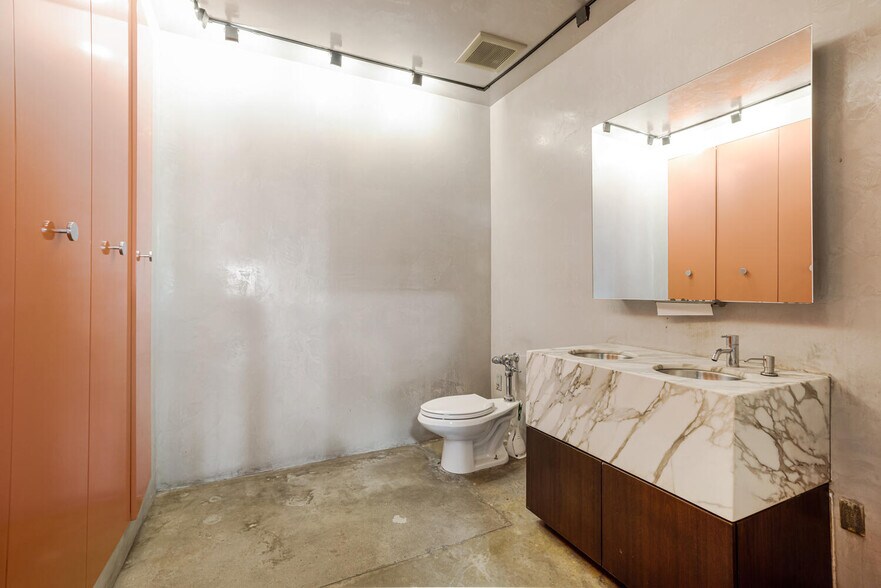 More Photos Of 2210 Broadway, Santa Monica Loft Creative Space For Lease