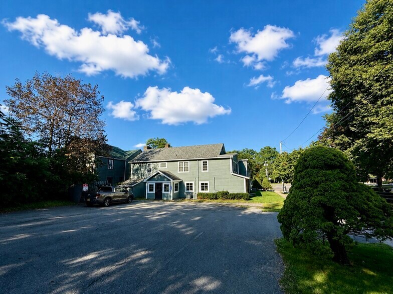 More Photos Of 210 Brooklea Dr, Fayetteville Freestanding For Sale