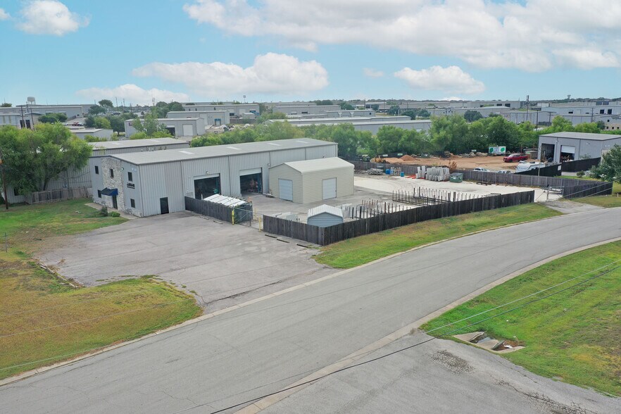 More Photos Of 455 Commercial Dr, Buda Warehouse For Sale