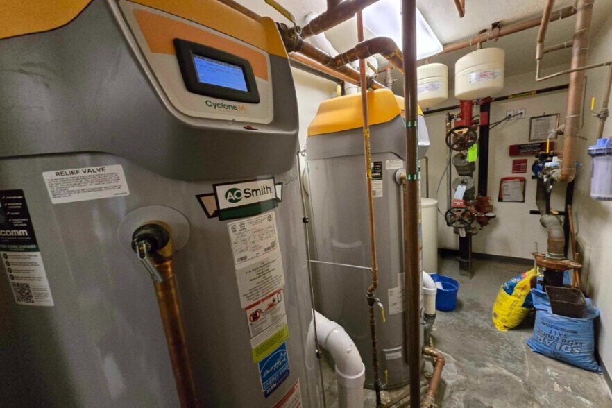 More Photos Of 748 E 12th St, Imperial Hotel For Sale