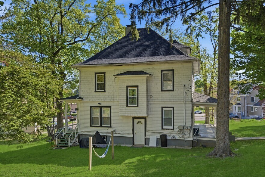 More Photos Of 17 Crescent Dr, Huntington Multifamily For Sale