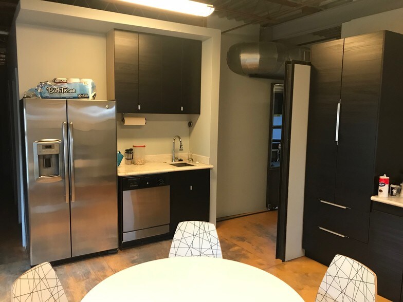 More Photos Of 2437 1/2 University Blvd, Houston Office For Lease