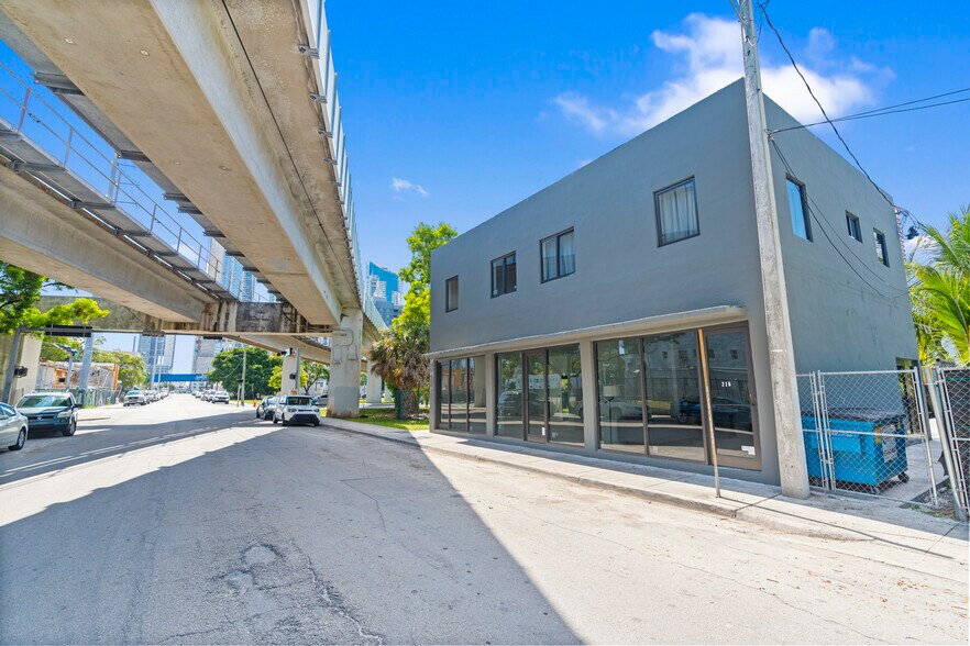 More Photos Of 216 NW 11th St, Miami General Retail For Lease