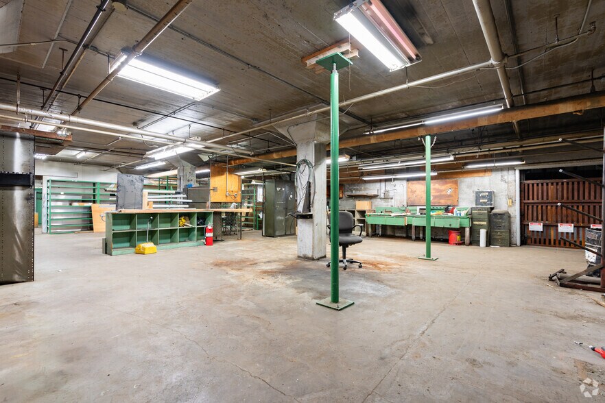 More Photos Of 1502 Beeler St, New Albany Manufacturing For Sale