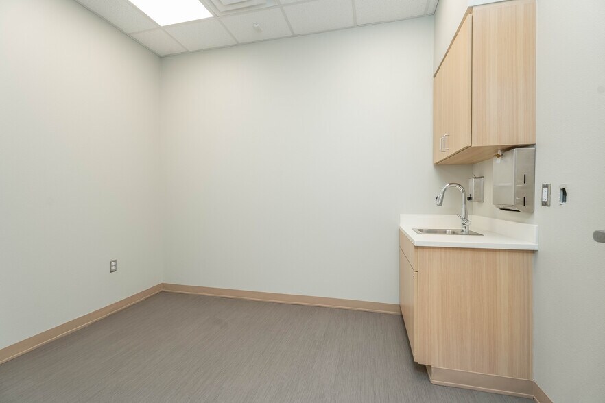 More Photos Of 2232 Indiana Ave, Lubbock Medical For Lease
