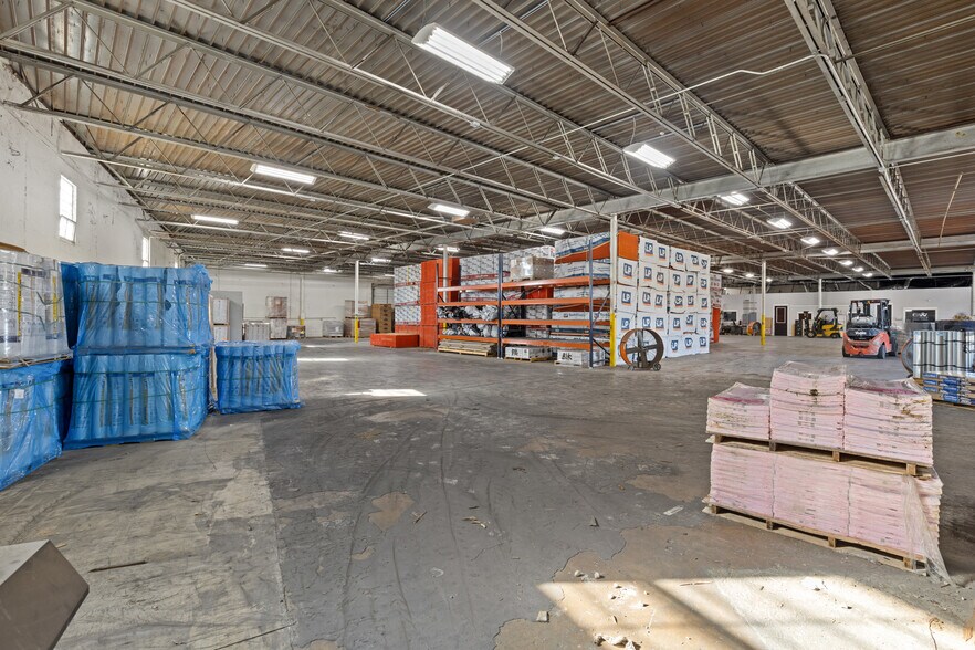 More Photos Of 13840 Denton Dr, Farmers Branch Warehouse For Sale