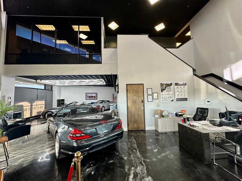 More Photos Of 8140 E Butherus Dr, Scottsdale Auto Dealership For Lease
