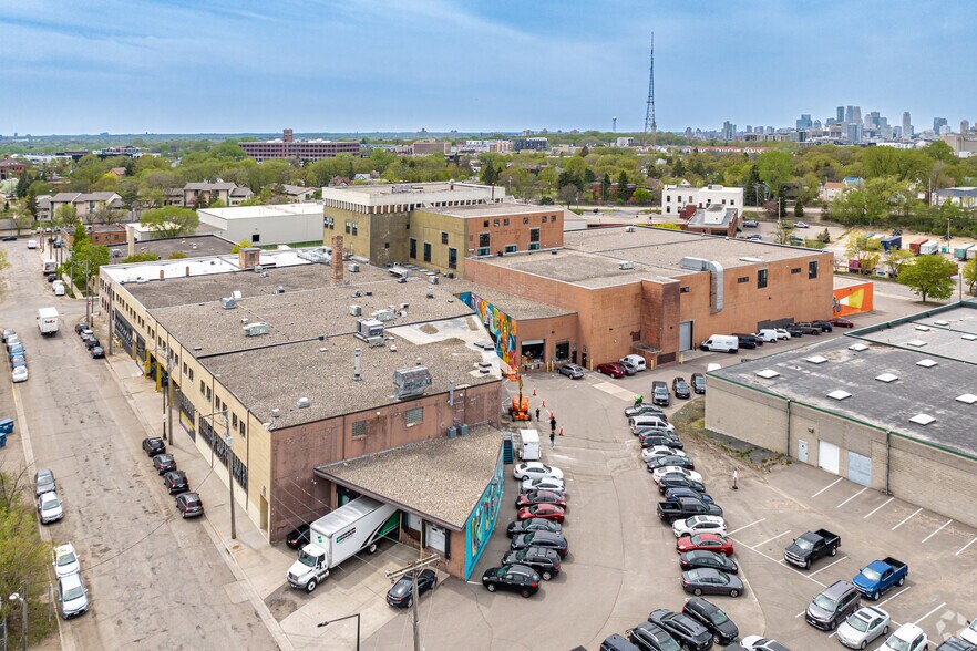 More Photos Of 2327 Wycliff St, Saint Paul Manufacturing For Lease