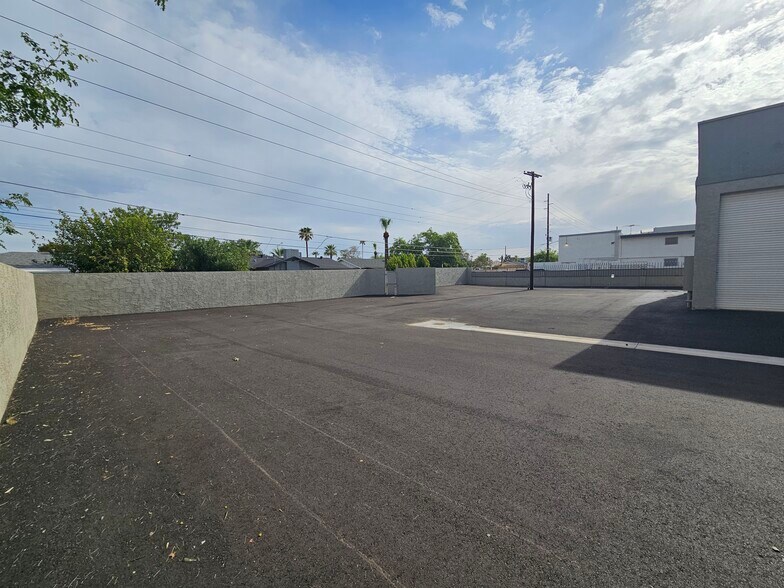 More Photos Of 8718 E McDowell Rd, Scottsdale Industrial For Sale
