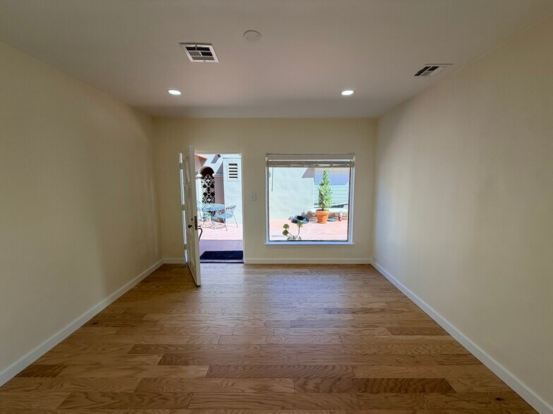 More Photos Of 9528-9546 Brighton Way, Beverly Hills Storefront Retail Office For Lease