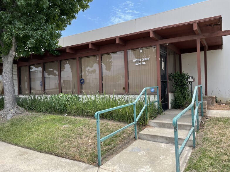 More Photos Of 1445 W Brooks St, Ontario Warehouse For Lease