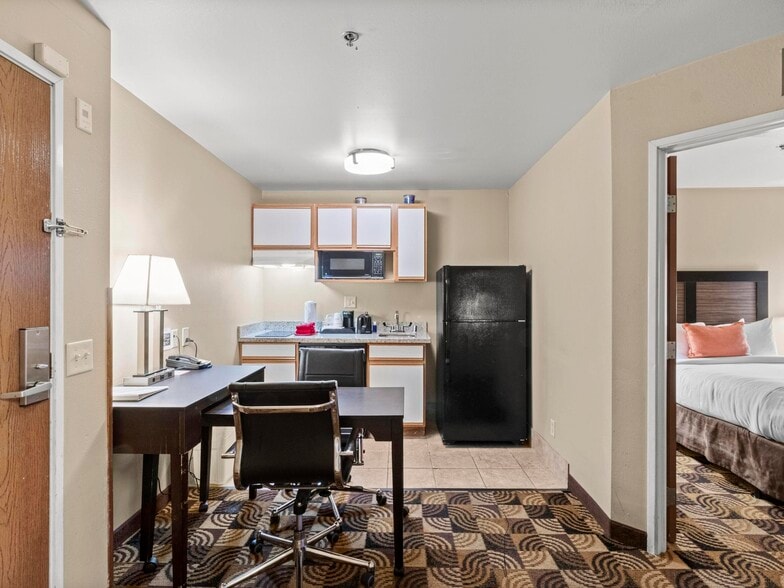 More Photos Of 1001 W College, Oak Creek Hotel For Sale
