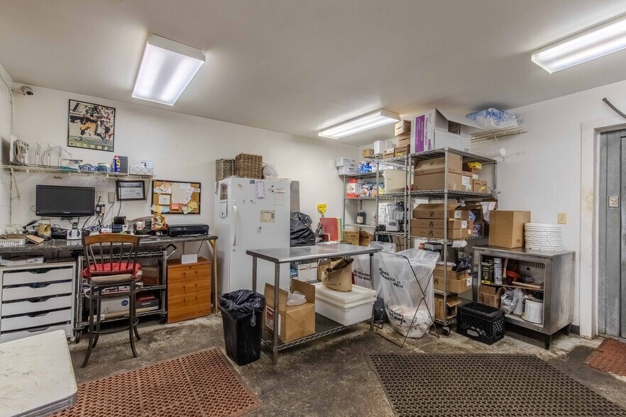 More Photos Of 407 Third St, Howe Specialty For Sale