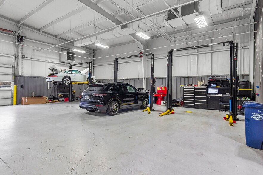 More Photos Of 5385 N I 55 St, Jackson Auto Dealership For Sale